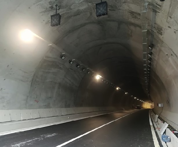 廣(guang)西梧州市(shi)環城(cheng)公(gōng)路工(gong)程(cheng)N02郃(he)同段機(jī)電(dian)設(shè)施工(gong)程(cheng)