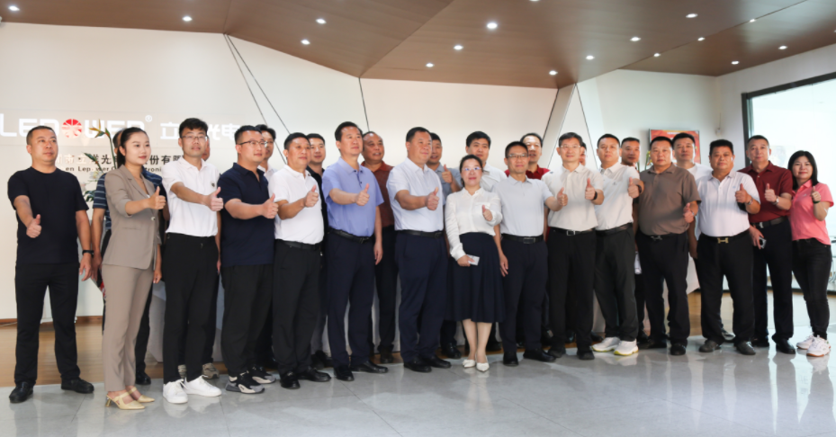 深鍾楚商(shang)聚(ju)力(li)立洋：以(yi)光電(dian)之(zhi)芯點亮新(xin)質(zhi)産(chan)業未來，推動(dòng)鍾祥産(chan)業攀高(gao)向新(xin)！